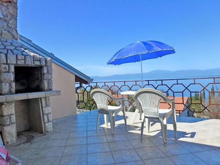 Holiday apartment with patio, pool & barbecue | Sea view — photo 2