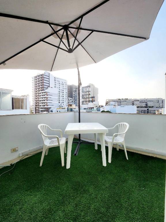 Holiday apartment with barbecue & yard — photo 5