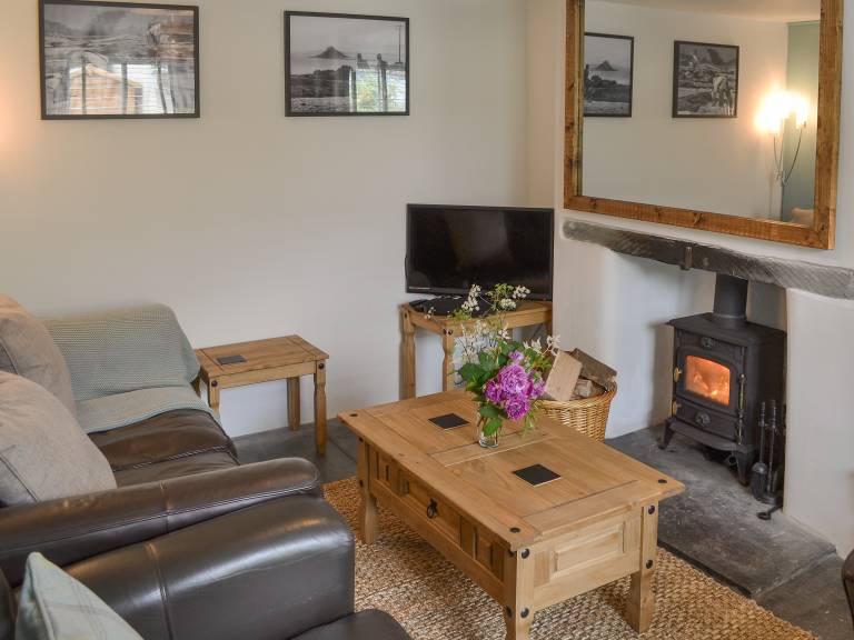 Family-oriented cottage with yard & grill | Pet-friendly — photo 3