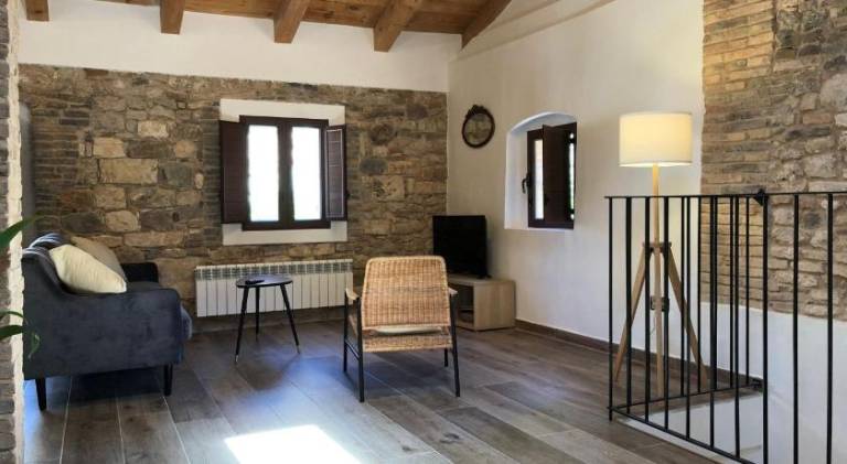 Beautiful holiday apartment with patio, BBQ & yard | Pets allowed — photo 2
