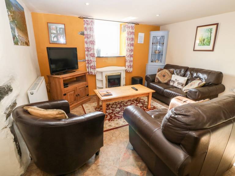 Cottage with garden — photo 5