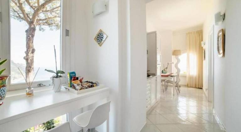 Rental apartment with patio — photo 4
