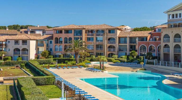 Holiday apartment with pool in Six-Fours-les-Plages