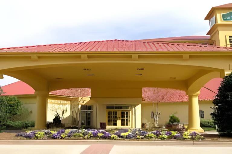 La Quinta Inn & Suites by Wyndham Raleigh/Durham Southpoint in Durham, NC