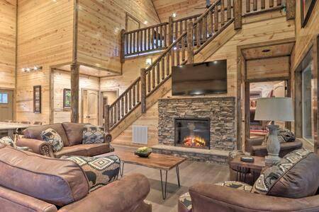 Vacation home with pool in Sevierville, TN