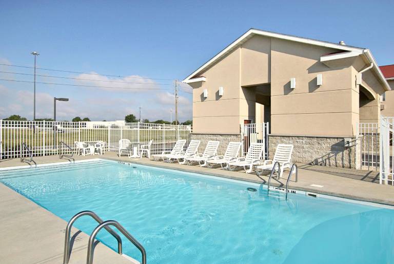 Super 8 By Wyndham Indianapolis/Ne/Castleton Area — photo 3