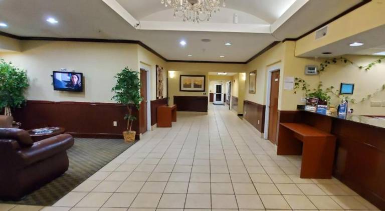 Home Inn & Suites — photo 2