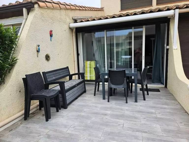 Vacation home with patio in Agde
