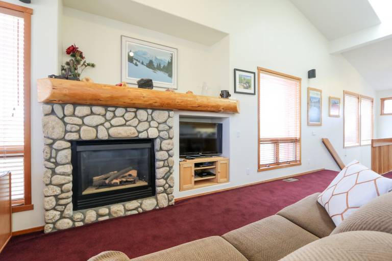 Condo with sauna, hot tub & BBQ in Mammoth Lakes, CA