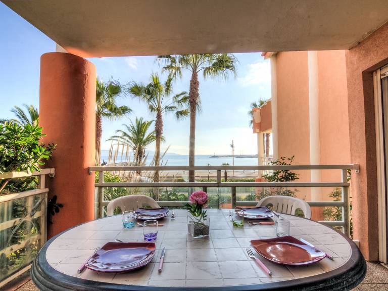 Rental apartment with patio | Sea view — photo 3