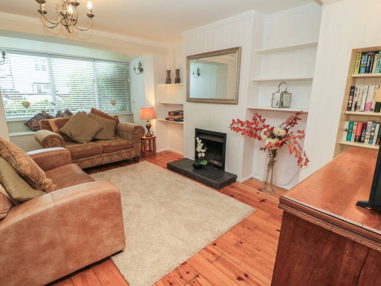 Family-oriented cottage with yard | Beach view | Dogs allowed — photo 4