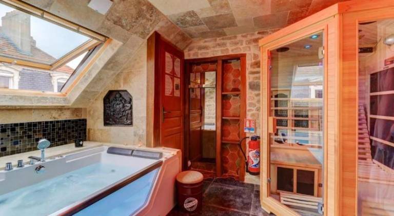 Sous mon toit - Sauna & jacuzzi in Chenove