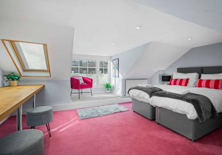 Fully equipped lovely house with terrace | Close to British Airways i360 | Dogs allowed — photo 5