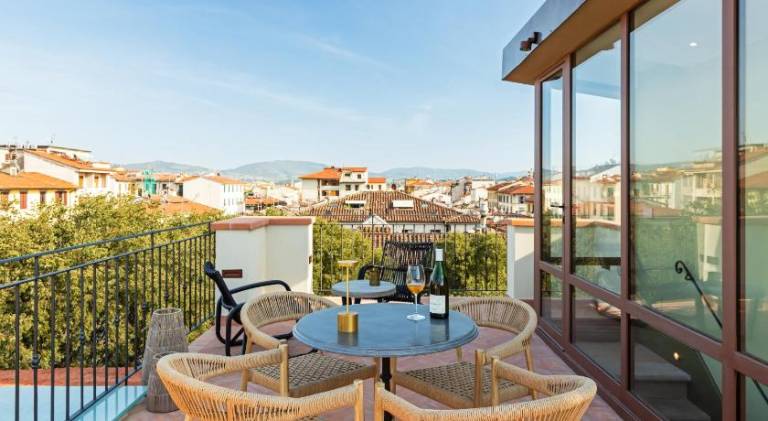 Serviced apartment with patio | Near Galleria dell'Accademia | Perfect for remote work | Pets allowed — photo 3