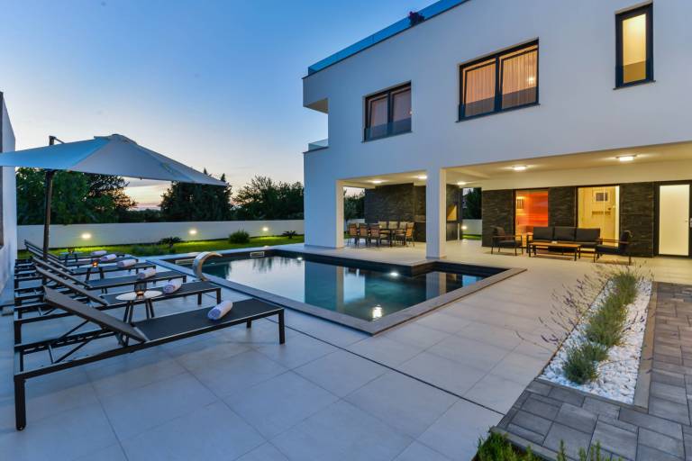 Crowonder Mila Prestige Villa with a Heated Swimming Pool, Sauna and Jacuzzi on the Rooftop — photo 2