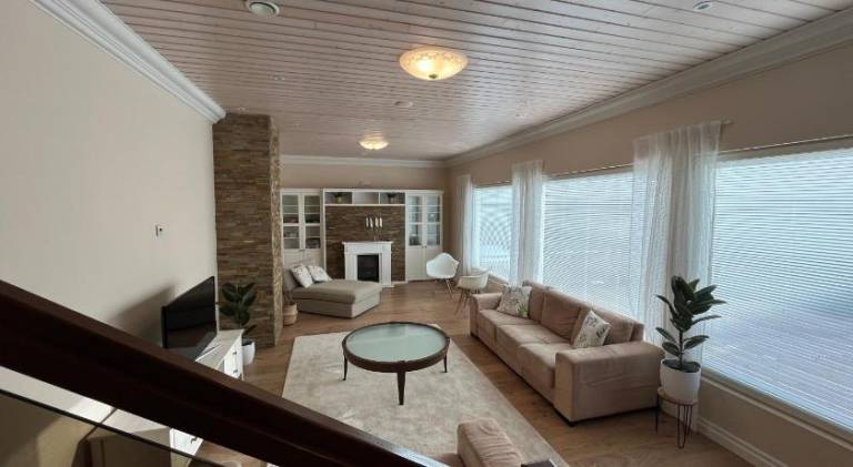 Stunning 5BR 16 Bed Home with Finnish Sauna & Jacuzzi 340 m2 — photo 2