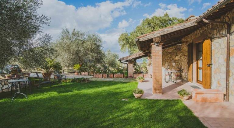 Lovely farm with barbeque, yard & patio | Pets allowed — photo 4