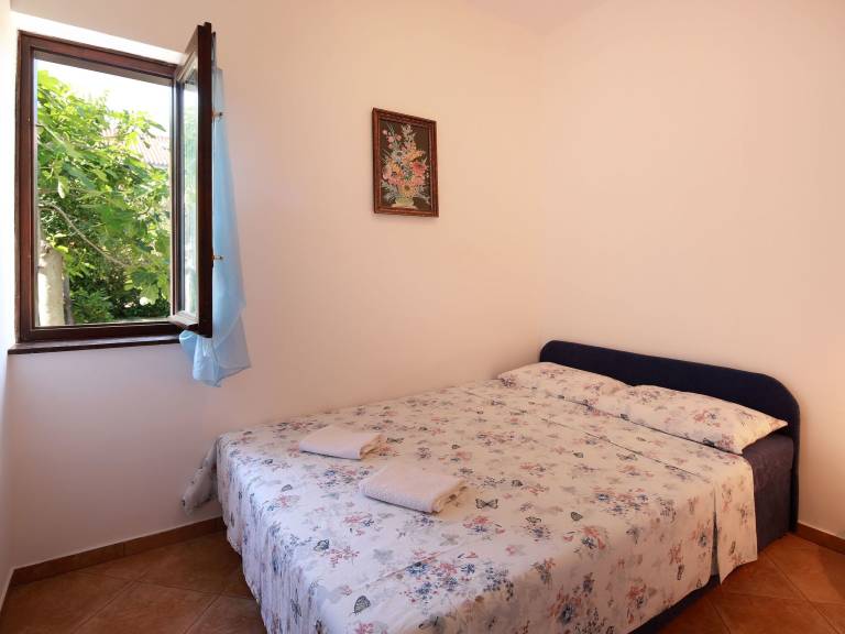 Holiday apartment with terrace & BBQ — photo 2