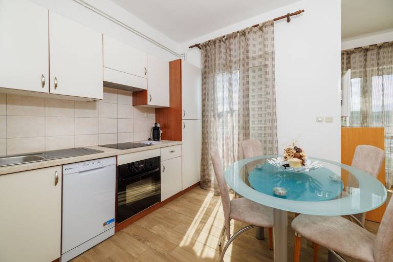 Apartment with barbeque | Garden view — photo 3