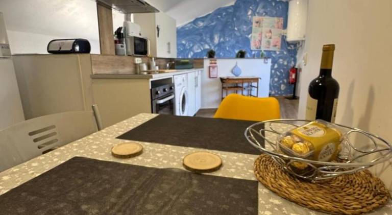 House with terrace | Close to Farmers Market | Perfect for remote work — photo 4