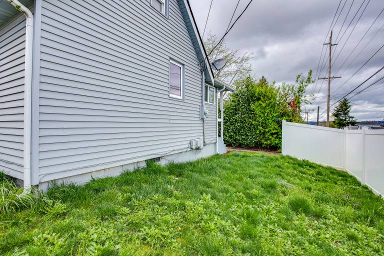 3 Mi to Dtwn Tacoma: Pet-Friendly Home — photo 4