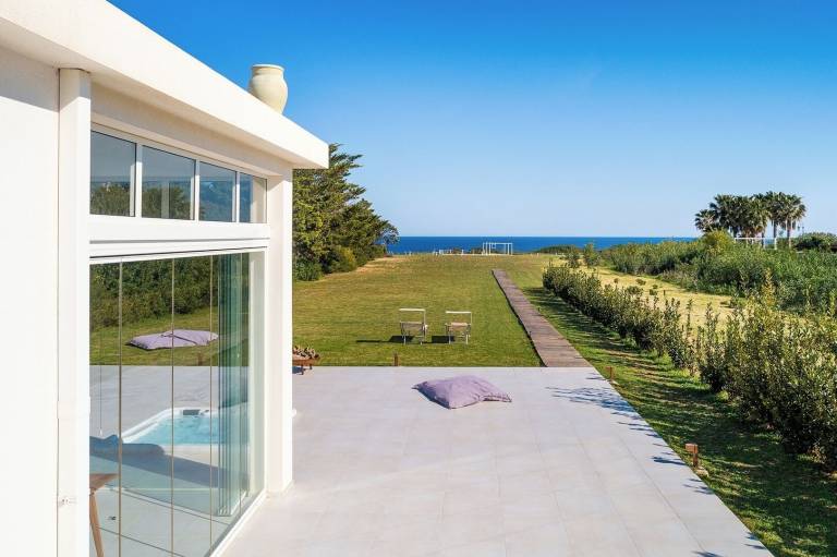 Villa Avola