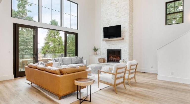 Luxury Retreat 5mins to the Lake Game Room Fire Pit Howlite by AvantStay — photo 3