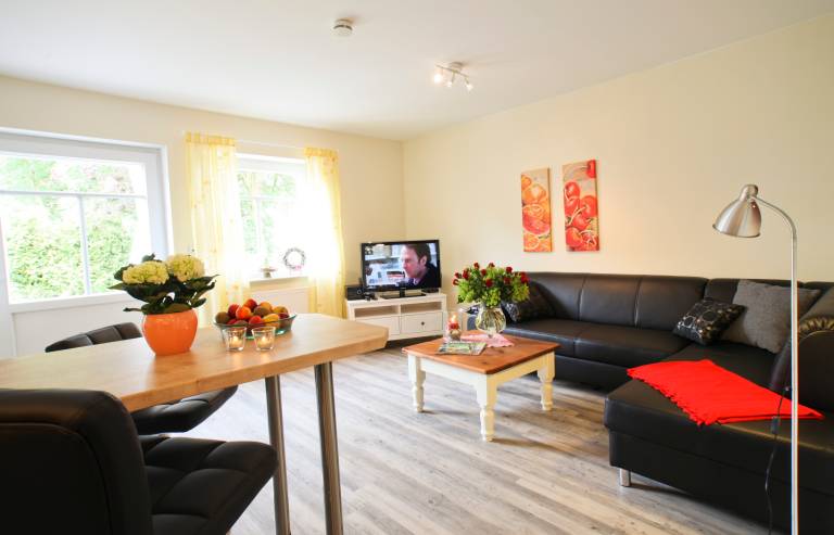 Farmhouse 'Auf Bauernhof' with Shared Terrace, Shared Garden and Wi-Fi in Wangerland