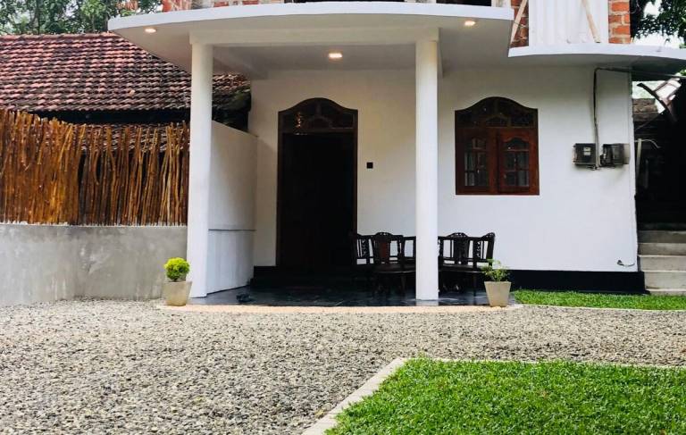 Vacation home with barbeque & garden | Perfect for remote work in Unawatuna