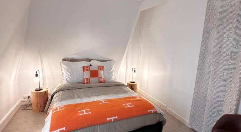 Holiday apartment | Next to Champs-Élysées | Pet-friendly in Levallois-Perret