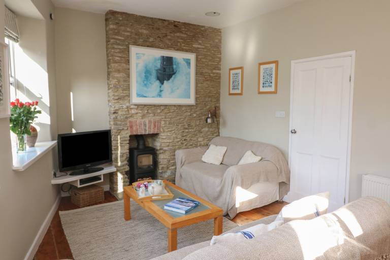 Cottage | Beach view in Dartmouth