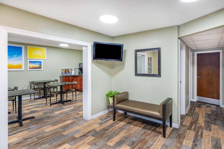 Days Inn by Wyndham Clarksville TN — photo 5
