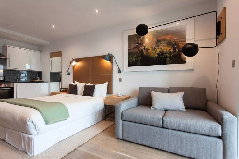 Studio flat Ealing