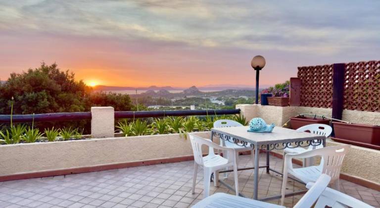 Rental apartment with terrace | Dogs allowed in Baja Sardinia