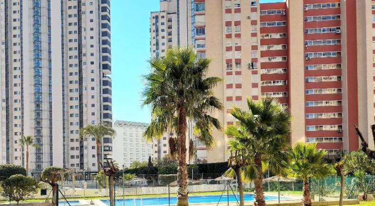 Apartment with private pool, patio & garden — photo 4