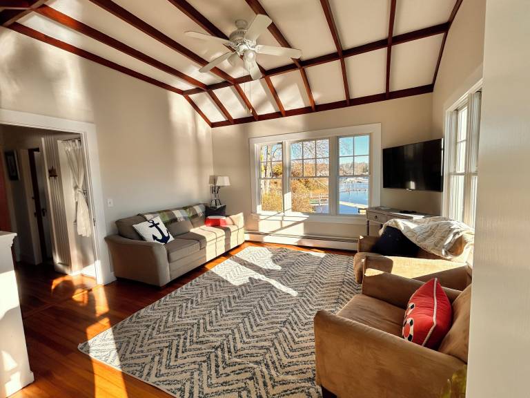 Cabin  Pawcatuck
