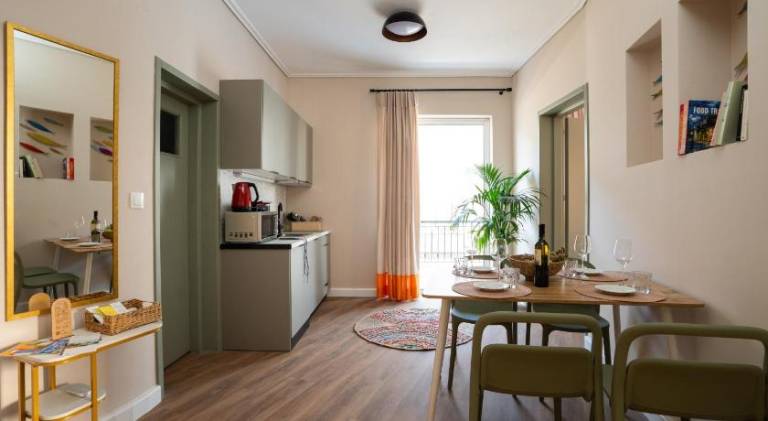 Rental apartment with patio & yard — photo 2