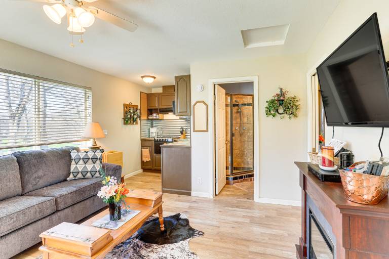 Fish, Hike & Relax: Rural Red Bluff Cottage — photo 4