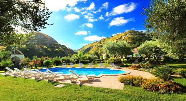 Villa Garden in Parghelia