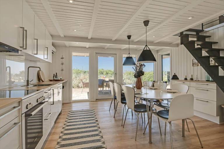 Vacation home with terrace & grill — photo 3