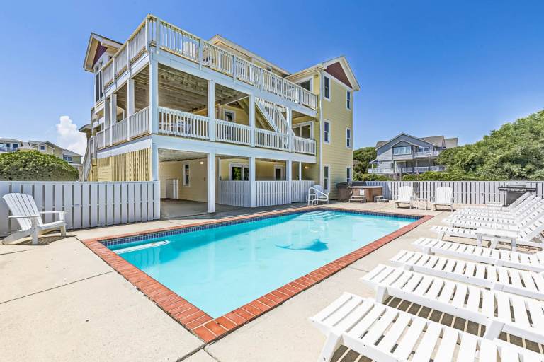 Wine N' Sea 348 ft from the Beach Dog Friendly, Private Pool, Hot Tub Duck — photo 2