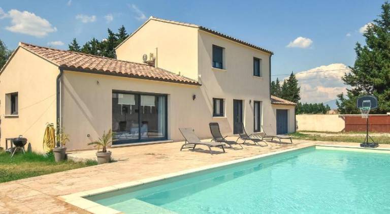 Vacation home with pool in Monteux
