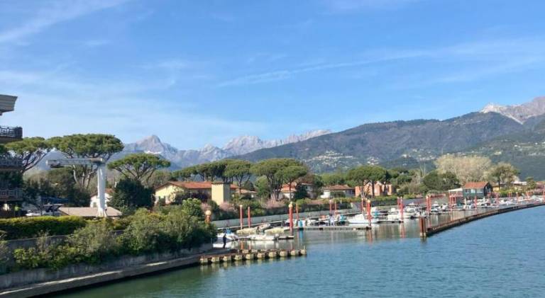Relax between the sea and the mountains in Carrara