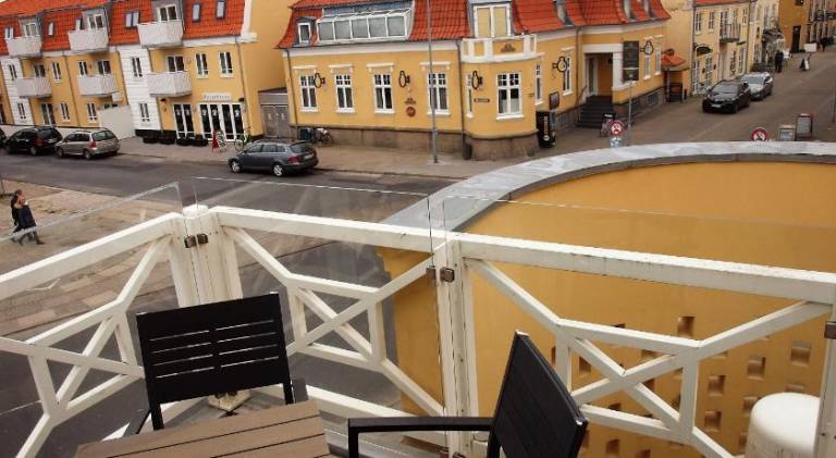 Ample rental apartment with patio | Suitable for remote work | Pet-friendly — photo 4