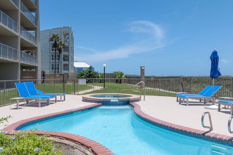 Rental apartment with private pool — photo 3