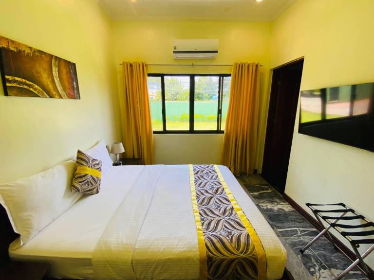 Apartment with patio, pool & BBQ in Cebu City