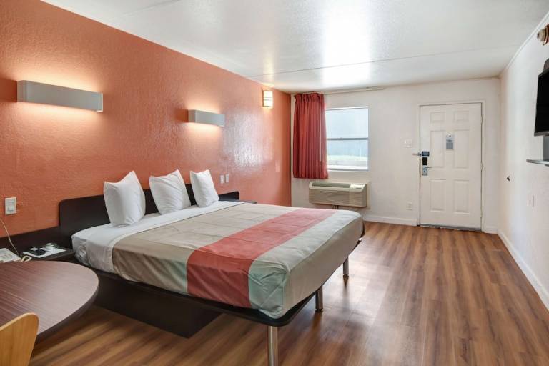 Motel  Loryland