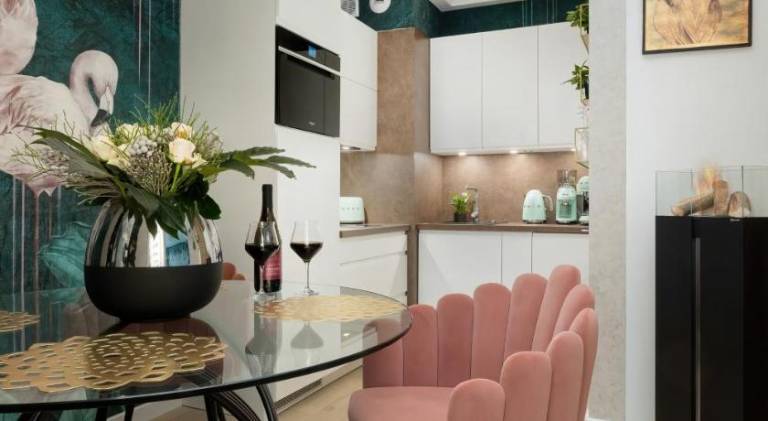 Serviced apartment with pool, hot tub & patio | Beach nearby | Dogs allowed — photo 3