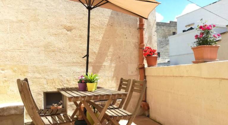 Vacation home with patio | Pet-friendly — photo 3