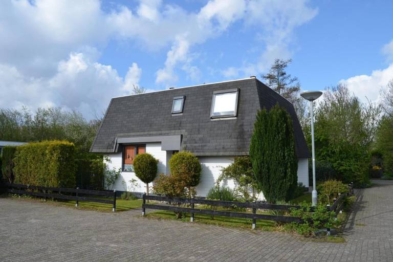 Ferienhaus mit Terrasse und Garten